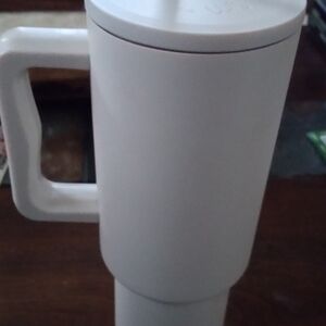 40 oz tumbler Lid And straw NWT White